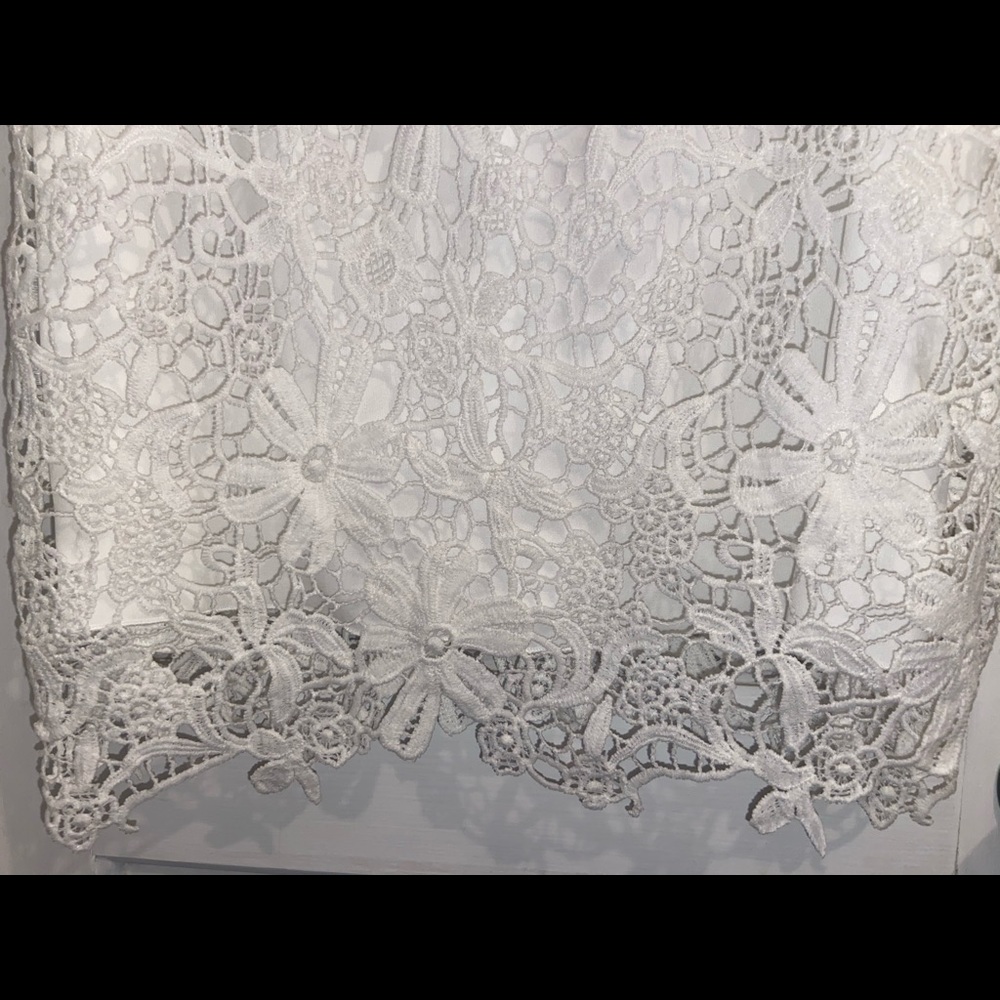 ⭐️LACE DRESS⭐️ - Picture 3 of 4